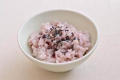雑穀入りやわらかごはん　すりごまのせ
